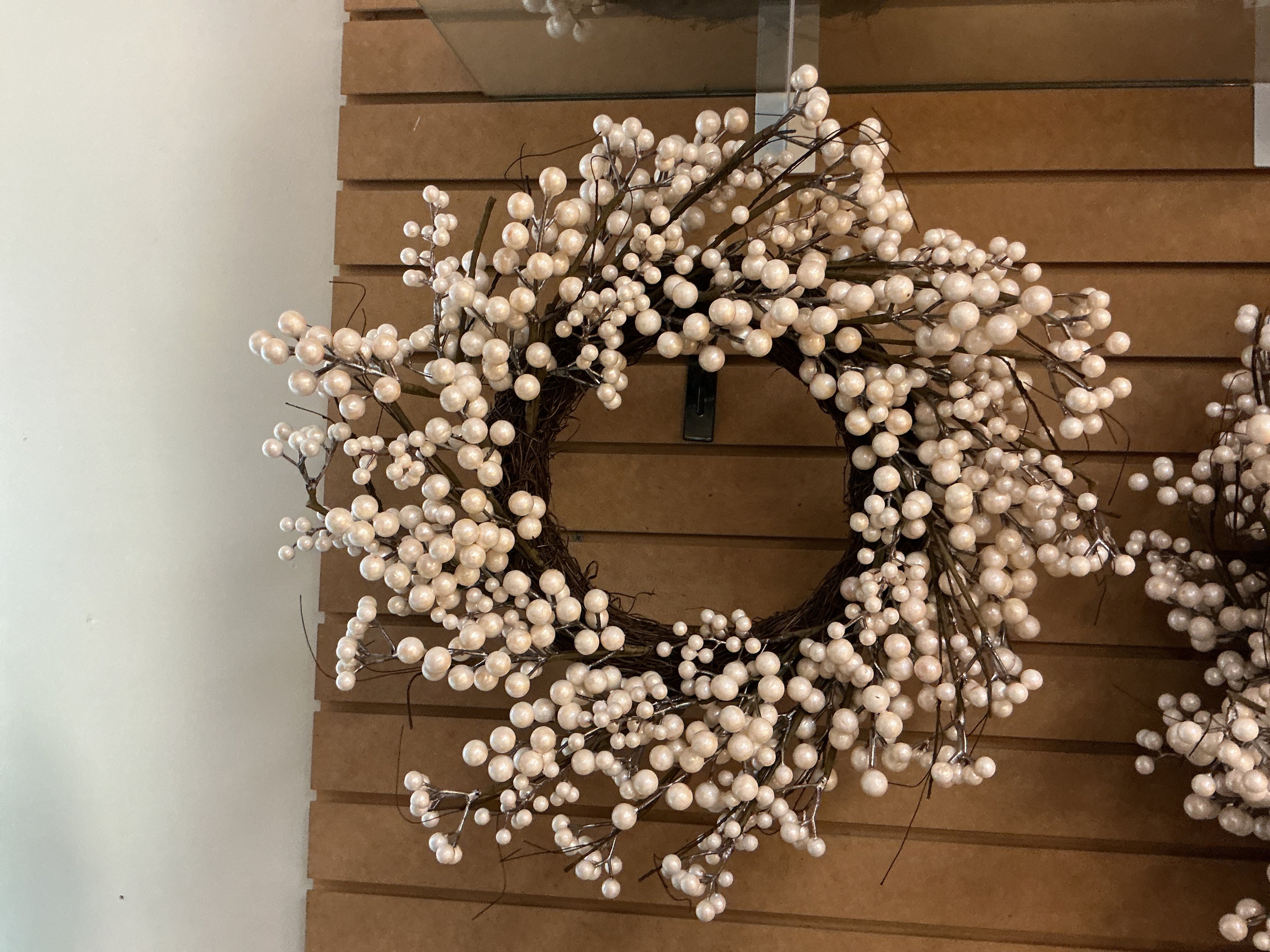 24in Pearl Wreath