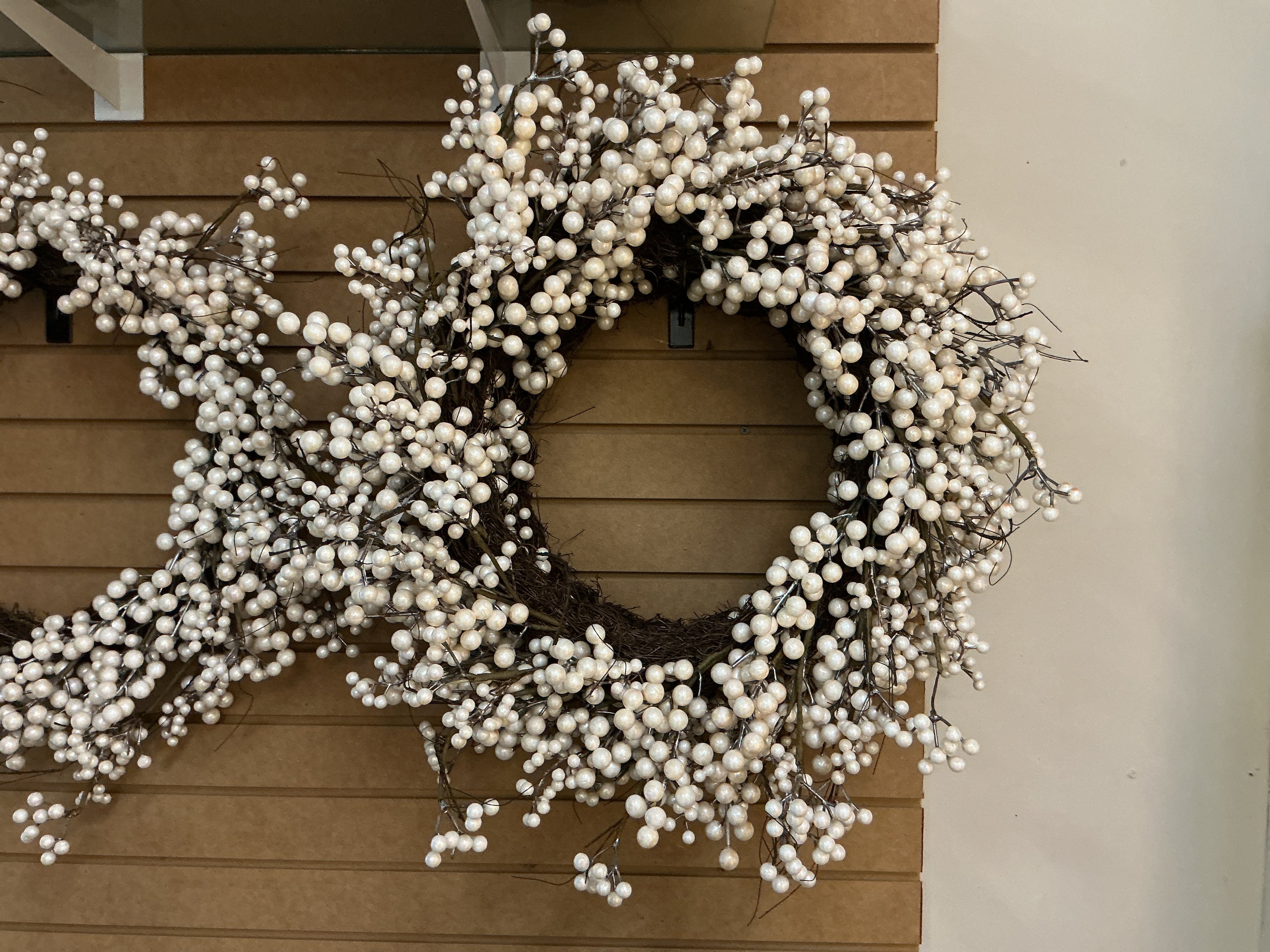28in Pearl Wreath